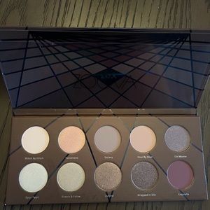Taupe by Zoeva eyeshadow palette